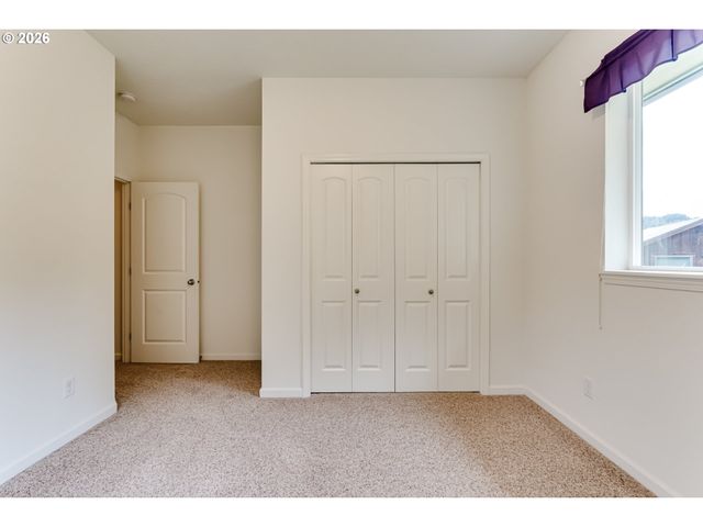 38334 MCCAULEY RIDGE Dr, Springfield, OR 97478