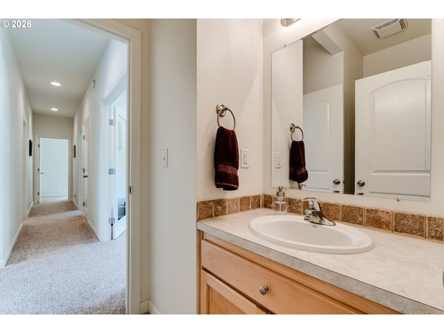 38334 MCCAULEY RIDGE Dr, Springfield, OR 97478