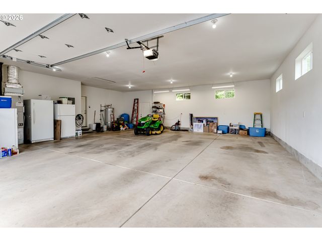 38334 MCCAULEY RIDGE Dr, Springfield, OR 97478