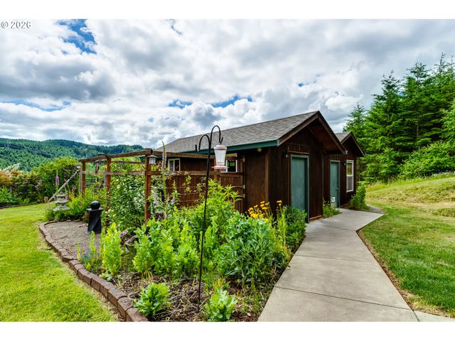 38334 MCCAULEY RIDGE Dr, Springfield, OR 97478