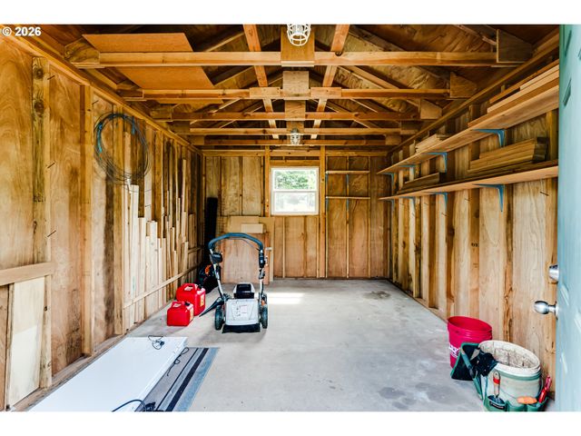 38334 MCCAULEY RIDGE Dr, Springfield, OR 97478