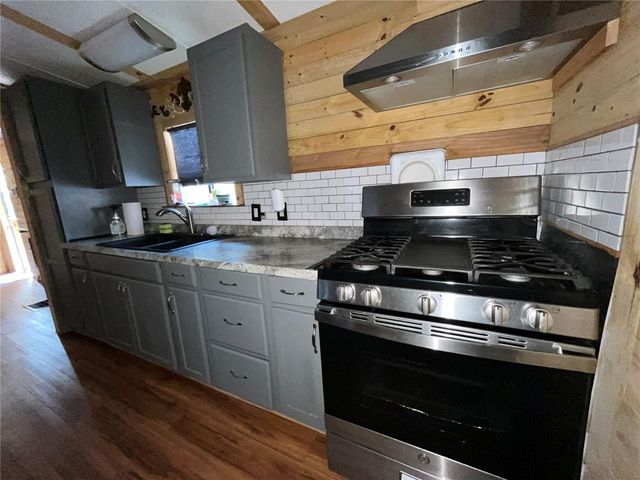 124 W PARKER AVENUE, Bushnell, FL 33513