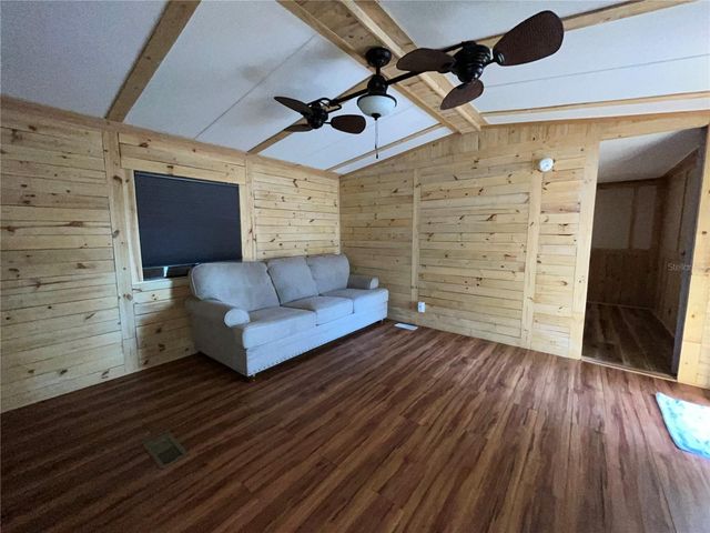 124 W PARKER AVENUE, Bushnell, FL 33513