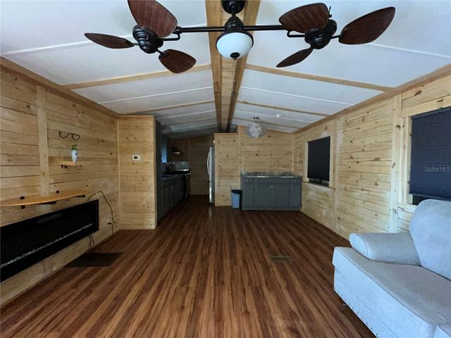 124 W PARKER AVENUE, Bushnell, FL 33513