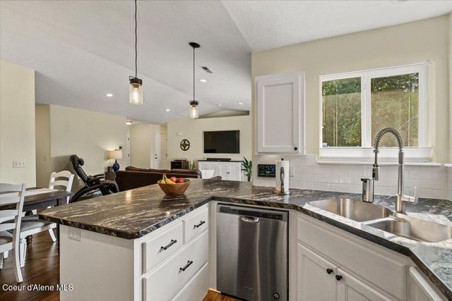 1944 W Ridgemont AVE, Hayden, ID 83835