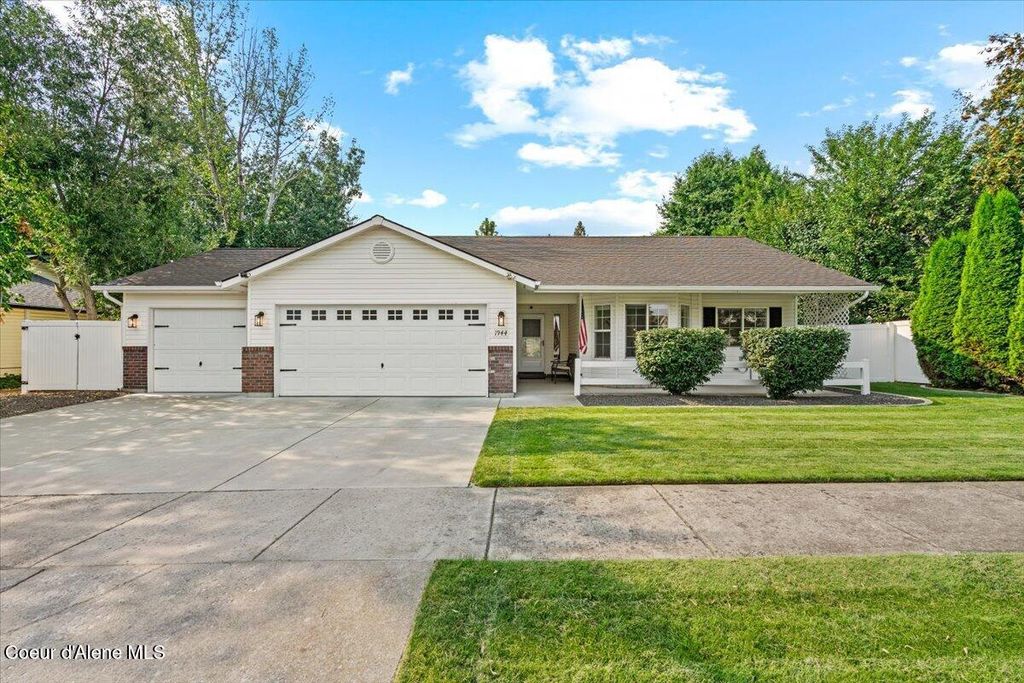 1944 W Ridgemont AVE, Hayden, ID 83835