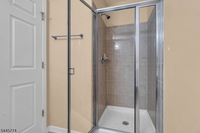 28 Forshee Cir, Montvale Boro, NJ 07645