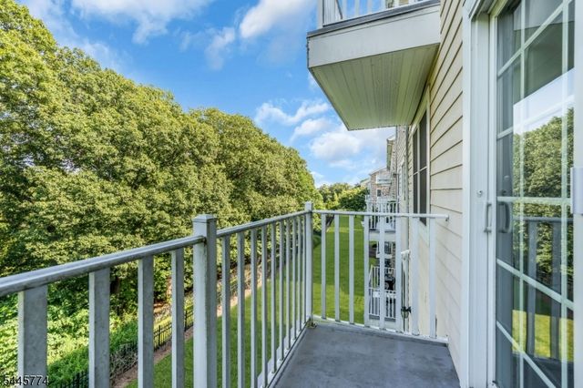 28 Forshee Cir, Montvale Boro, NJ 07645