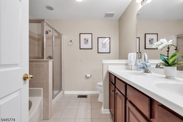 28 Forshee Cir, Montvale Boro, NJ 07645
