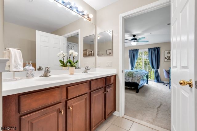 28 Forshee Cir, Montvale Boro, NJ 07645