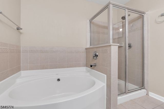 28 Forshee Cir, Montvale Boro, NJ 07645
