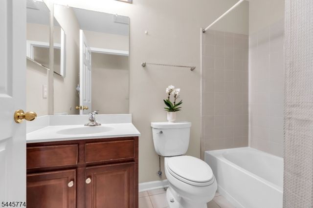 28 Forshee Cir, Montvale Boro, NJ 07645