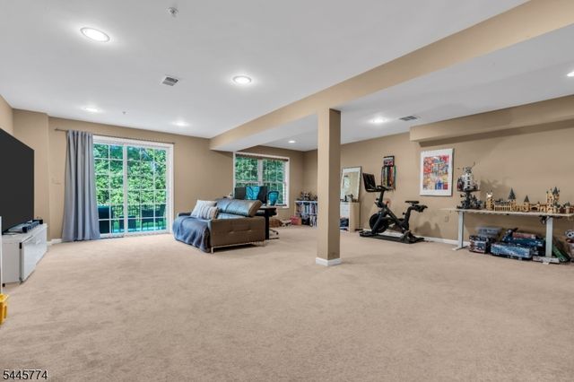 28 Forshee Cir, Montvale Boro, NJ 07645