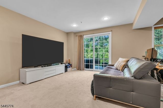 28 Forshee Cir, Montvale Boro, NJ 07645