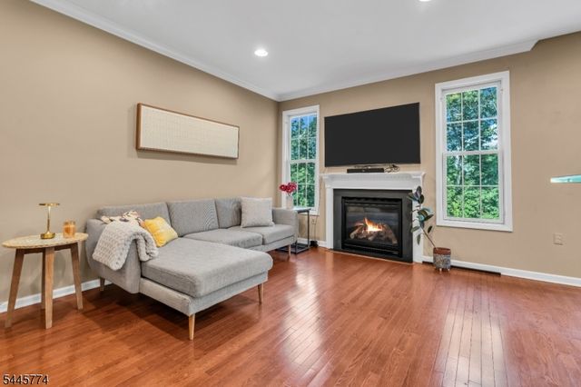 28 Forshee Cir, Montvale Boro, NJ 07645
