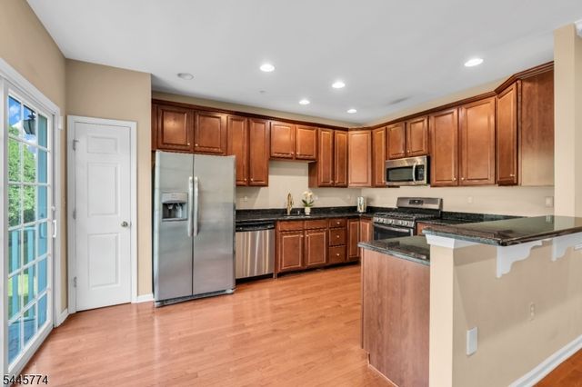 28 Forshee Cir, Montvale Boro, NJ 07645