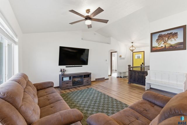 3820 S Attalia Ct Court, Sioux Falls, SD 57110