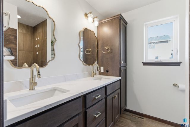 3820 S Attalia Ct Court, Sioux Falls, SD 57110