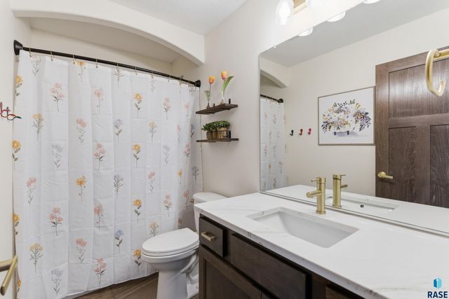 3820 S Attalia Ct Court, Sioux Falls, SD 57110