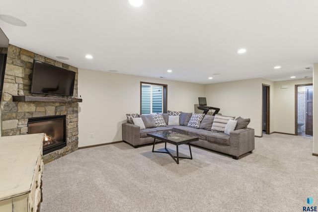 3820 S Attalia Ct Court, Sioux Falls, SD 57110