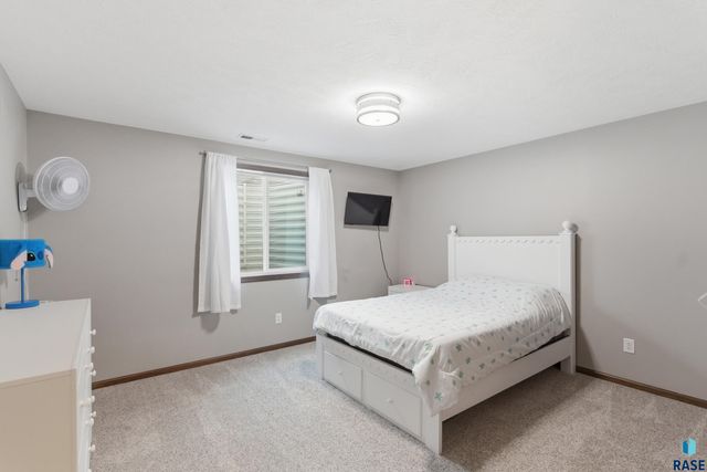 3820 S Attalia Ct Court, Sioux Falls, SD 57110