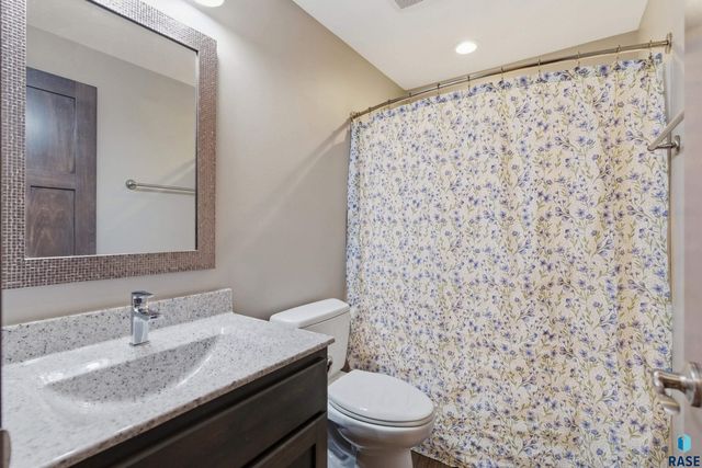 3820 S Attalia Ct Court, Sioux Falls, SD 57110