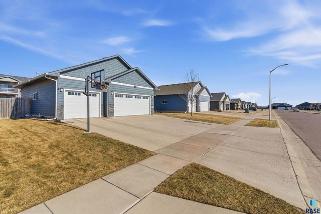 3820 S Attalia Ct Court, Sioux Falls, SD 57110