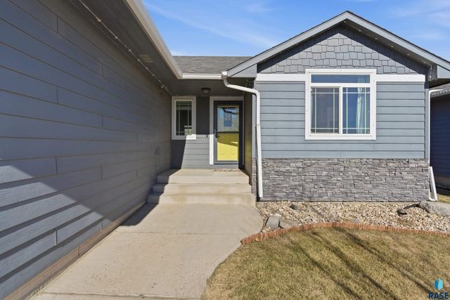 3820 S Attalia Ct Court, Sioux Falls, SD 57110