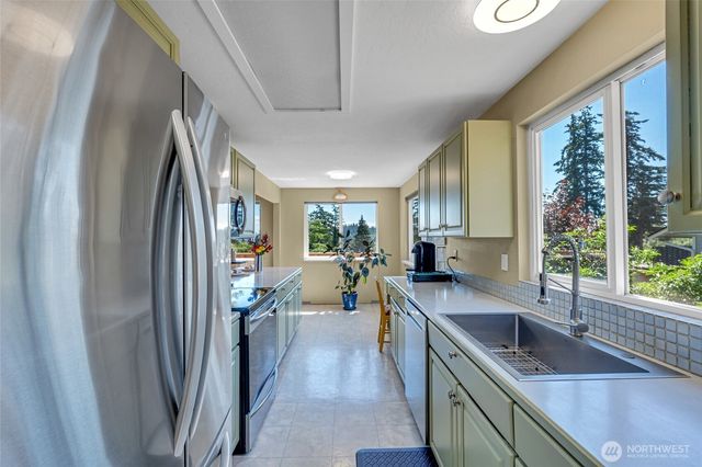 111 Gamble Lane, Port Ludlow, WA 98365
