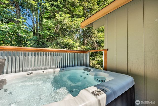 111 Gamble Lane, Port Ludlow, WA 98365