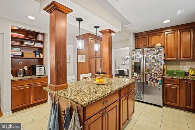 6117 LARSTAN DR, Alexandria, VA 22312