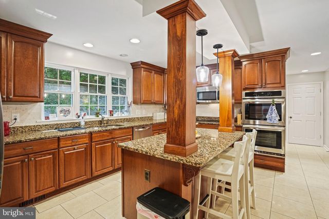 6117 LARSTAN DR, Alexandria, VA 22312