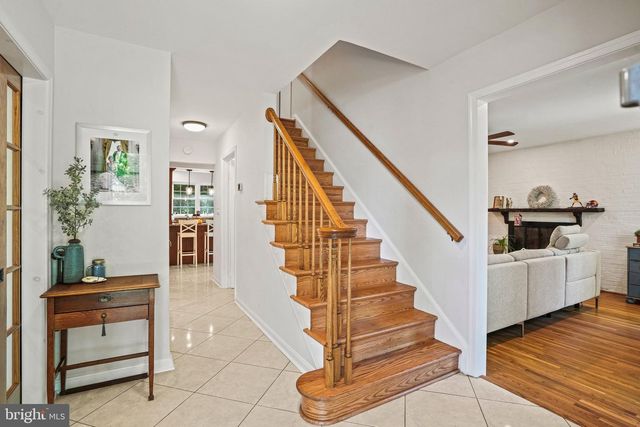 6117 LARSTAN DR, Alexandria, VA 22312