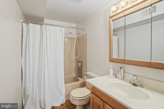 6117 LARSTAN DR, Alexandria, VA 22312
