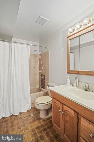 6117 LARSTAN DR, Alexandria, VA 22312