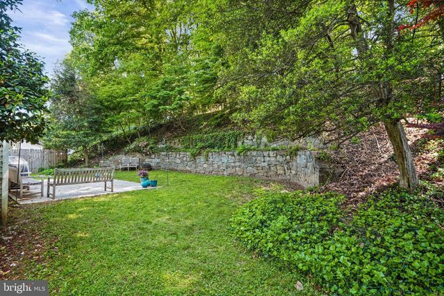 6117 LARSTAN DR, Alexandria, VA 22312