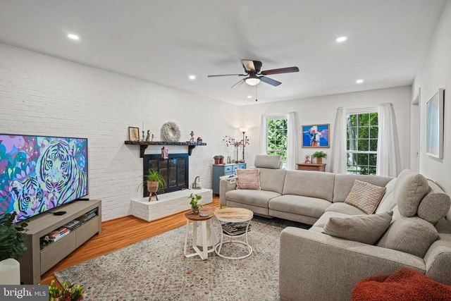 6117 LARSTAN DR, Alexandria, VA 22312