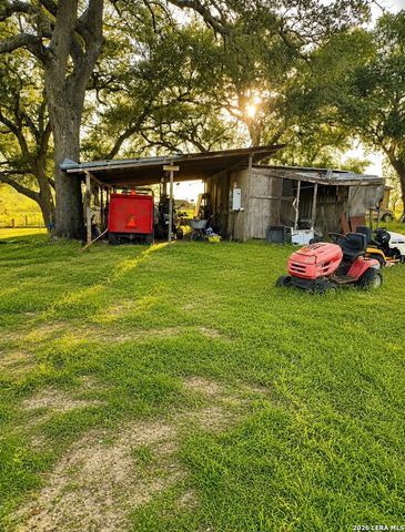 8288 w fm 476, Poteet, TX 78065