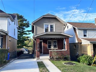 1140 Woodbourne Ave, Brookline, PA 15226