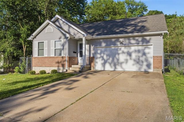 10236 Earl Drive, St Louis, MO 63136