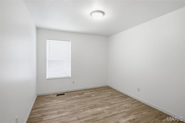 10236 Earl Drive, St Louis, MO 63136