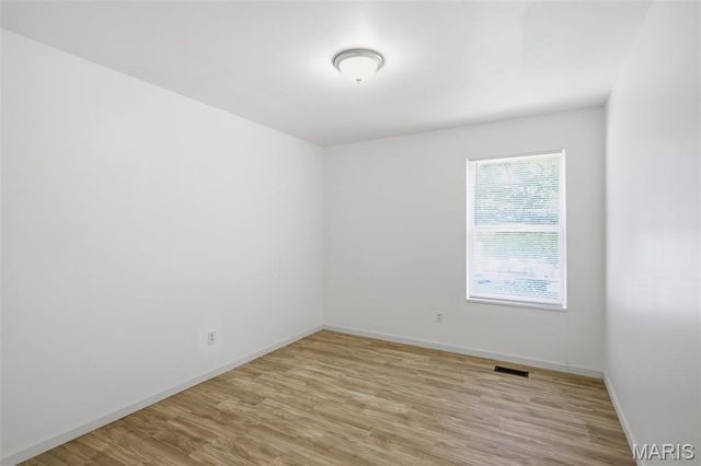 10236 Earl Drive, St Louis, MO 63136