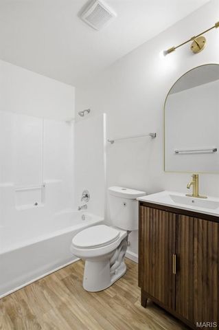 10236 Earl Drive, St Louis, MO 63136