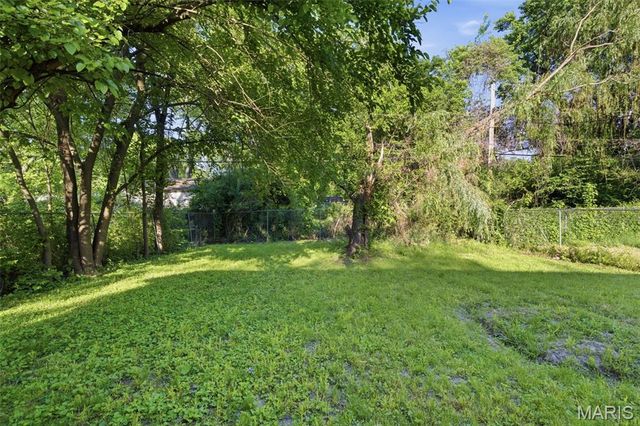 10236 Earl Drive, St Louis, MO 63136
