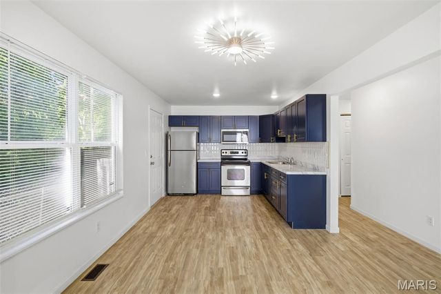 10236 Earl Drive, St Louis, MO 63136
