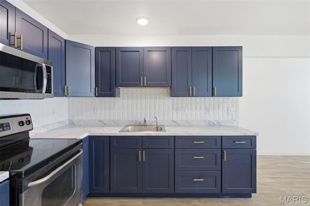 10236 Earl Drive, St Louis, MO 63136