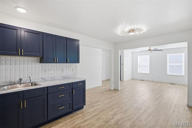 10236 Earl Drive, St Louis, MO 63136