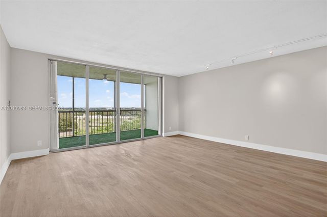3090 N Course Dr 807, Pompano Beach, FL 33069