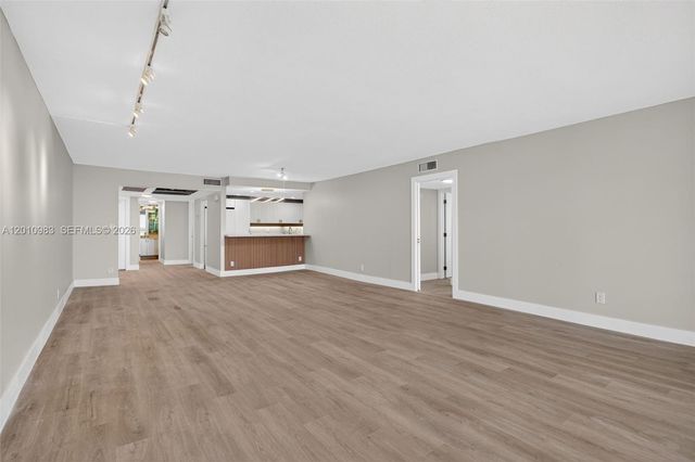 3090 N Course Dr 807, Pompano Beach, FL 33069