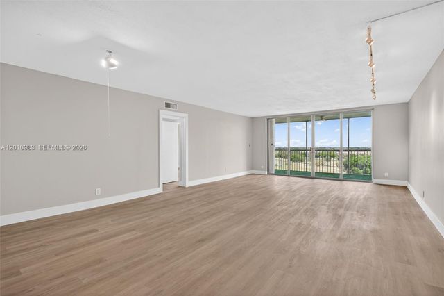 3090 N Course Dr 807, Pompano Beach, FL 33069